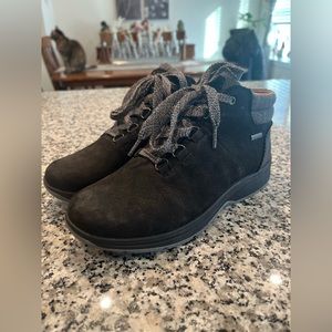 NWT, Cobb Hill, Pyper Waterproof Hiker, Women’s Size 8 1/2, Black Nubuck Leather